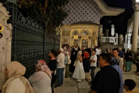 Mevlid Kandili’nde vatandaşlar Eyüpsultan Camii’ne akın etti