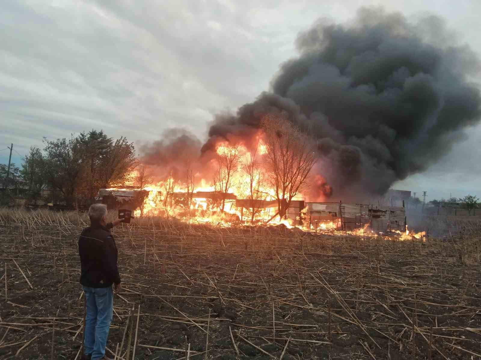 Bağ evi alev topuna döndü, dakikalar içinde kül oldu