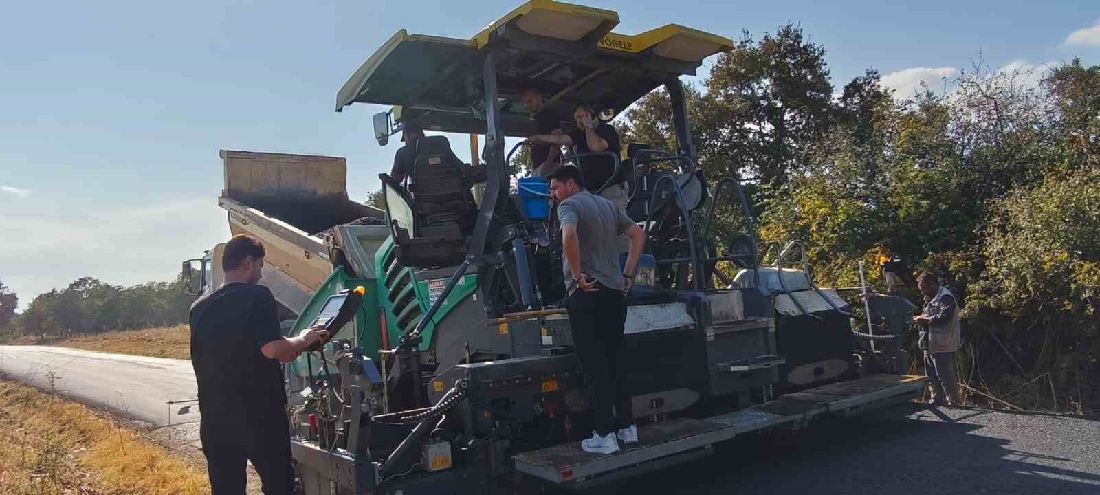 Biga’da sıcak asfalt dökme çalışmaları başladı