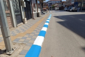 Pazaryeri kaldırımlarına mavi-beyaz dokunuş