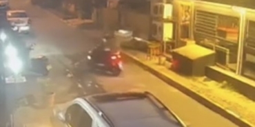 Sarıyer’de kasaba silahlı saldırı kamerada: 2’si çocuk yaşta 3 şüpheli yakalandı