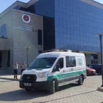 Ellerini ve yüzünü balıklar yemiş...