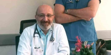 Baba oğul aynı hastanede görev yapıyor