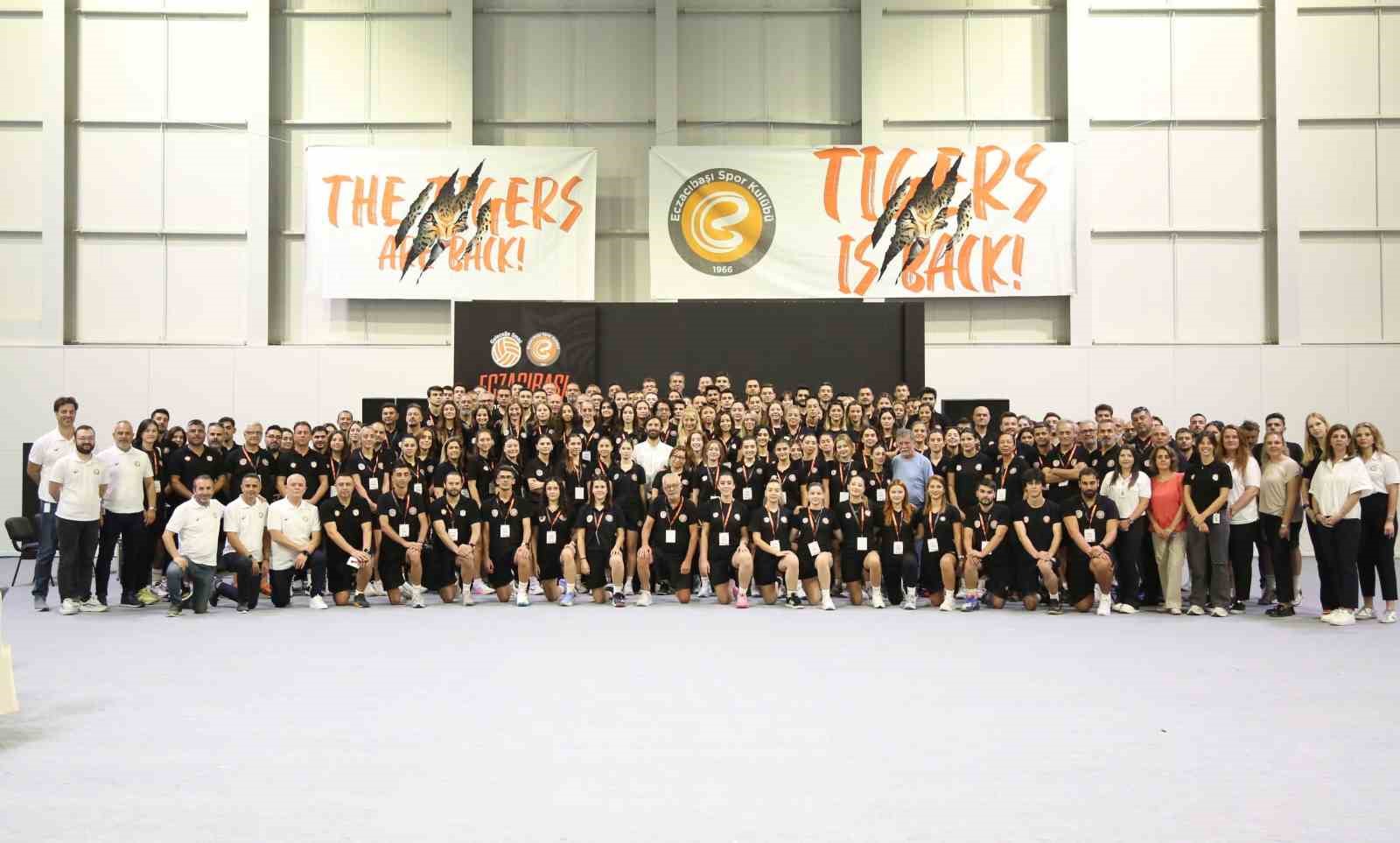 Eczacıbaşı, Geleceğe Smaç Buluşmaları’nı yeni salonunda yaptı