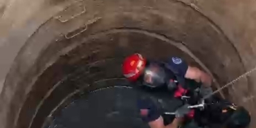 Kuyuya düşen köpek böyle kurtarıldı