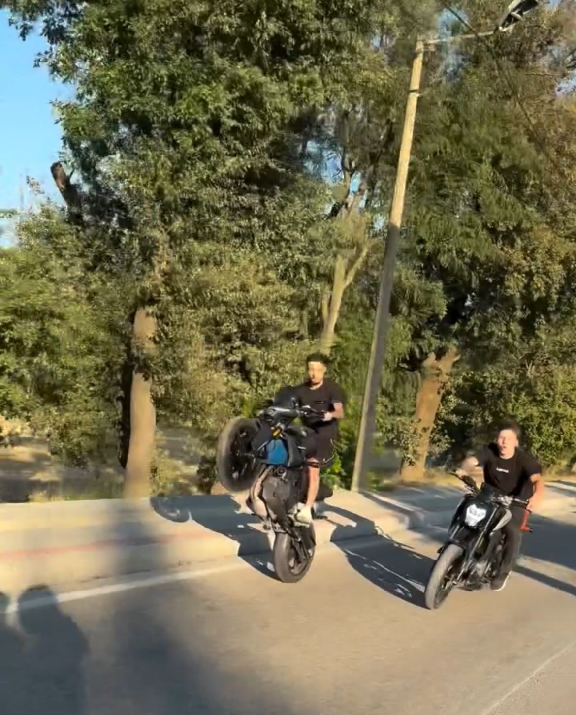 "Sadece ölüler görür" mesajına "Polis de görür" deyip gözaltına aldılar