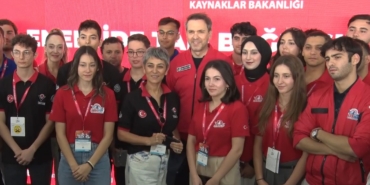 Enerji ve Tabii Kaynaklar Bakanı Bayraktar TEKNOFEST’TE gençlerle buluştu