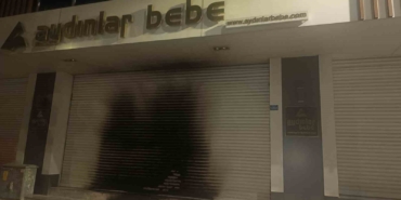 Bursa’da mağazayı ateşe veren şahıs video çekti