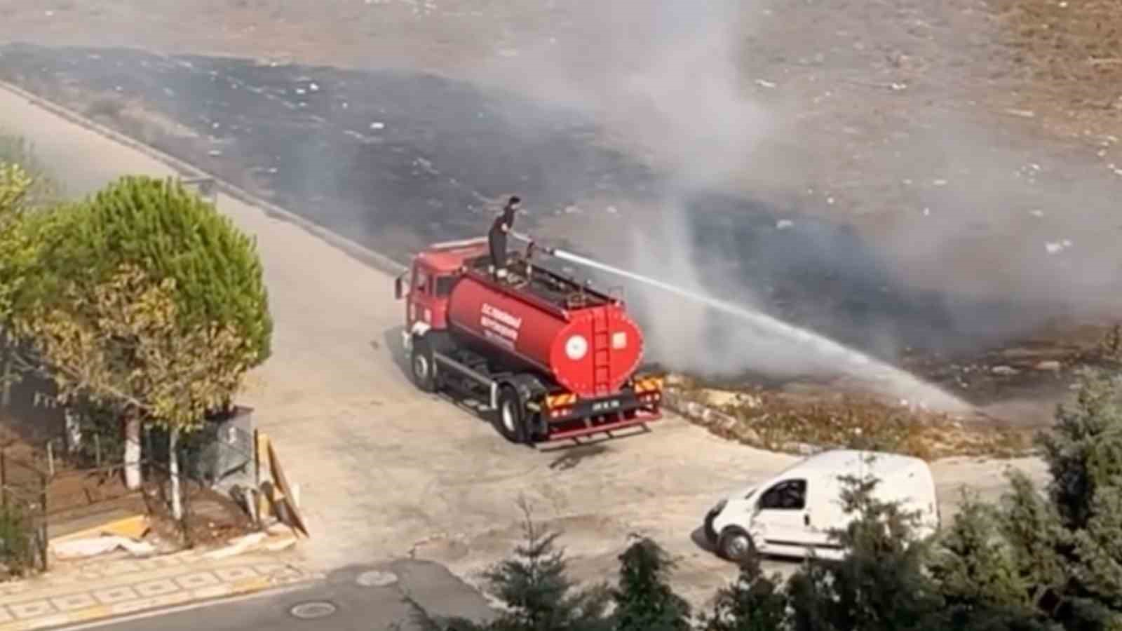 Çocukların çıkardığı yangını itfaiye söndürdü