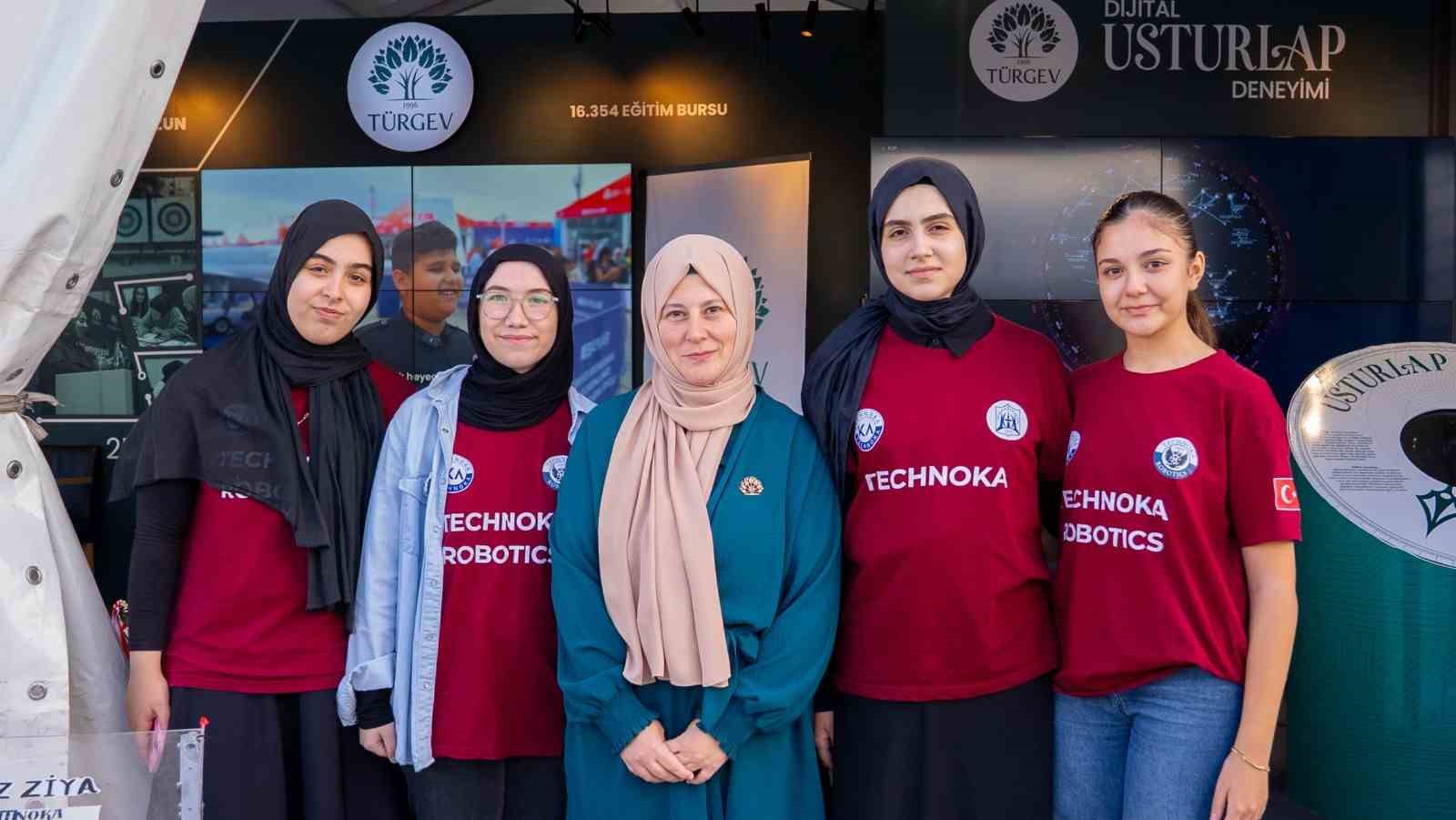 TÜRGEV standı TEKNOFEST’te milli gururun merkezi oldu