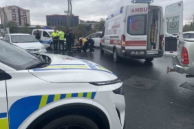 Islak zeminde kayan motosikletten düşen sürücü yaralandı