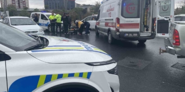 Islak zeminde kayan motosikletten düşen sürücü yaralandı