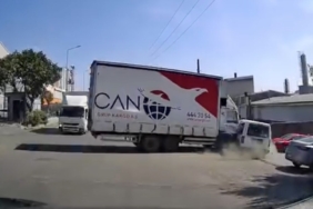 Arnavutköy’de aksiyon filmlerini aratmayan kaza: Kamyon araca çarptı, metrelerce sürükledi