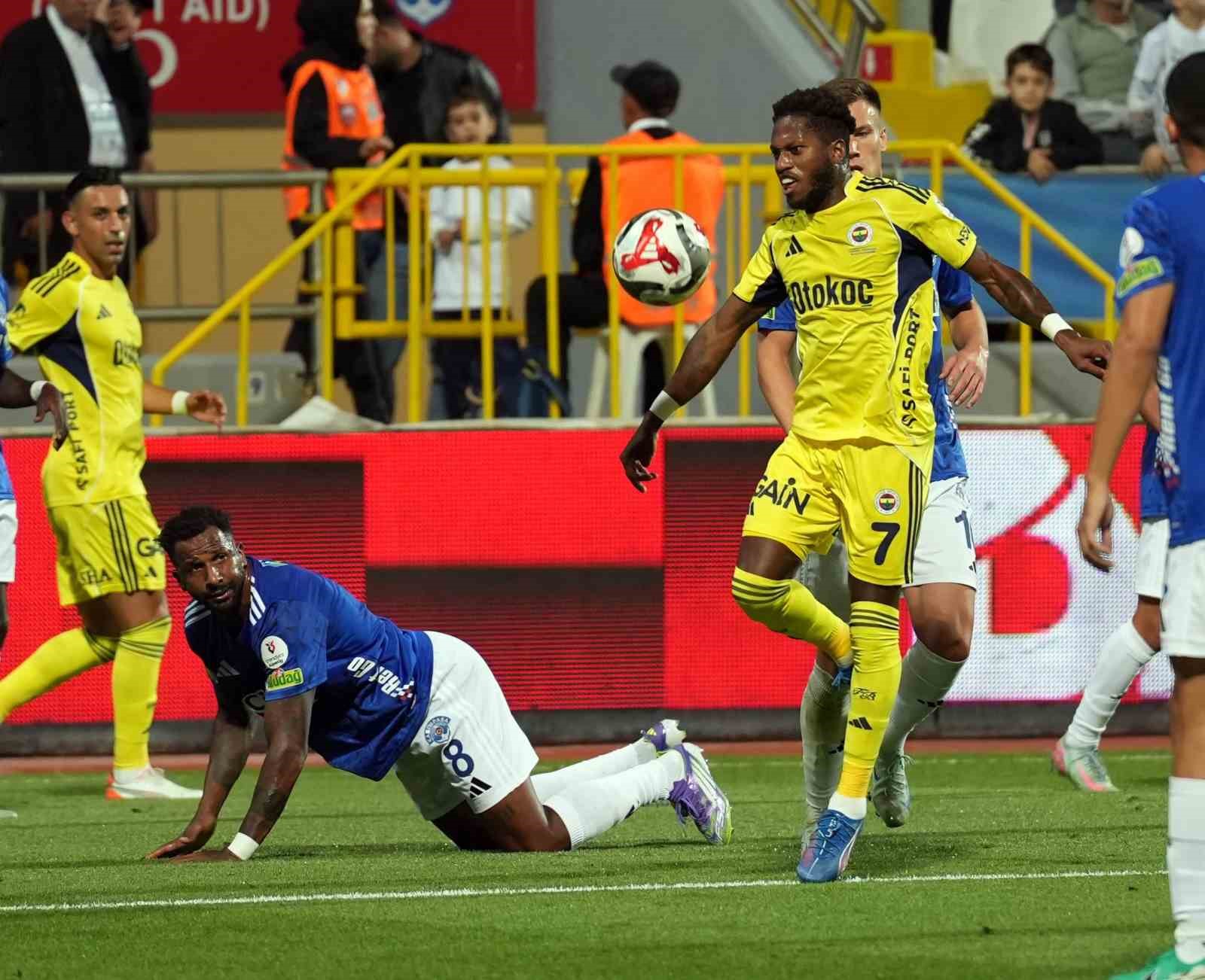 Trendyol Süper Lig: Kasımpaşa: 0 - Fenerbahçe: 1 (İlk yarı)