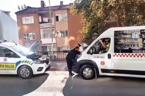 Bilecik’te polis ekipleri yolda kalan otobüse yardım eli uzattı
