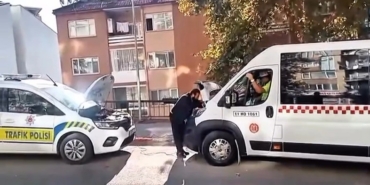 Bilecik’te polis ekipleri yolda kalan otobüse yardım eli uzattı