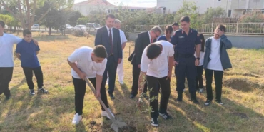 Tekirdağ’da liseliler fidan dikti