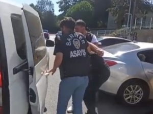 Sarıyer’de gitar kılıfında kalaşnikof taşıyan INTERPOL’ün aradığı şahsı, uyuşturucu siparişi yakalattı
