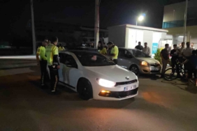Dur ihtarına uymadı, aracı bırakıp başka araçla kaçtı