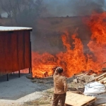 Tekirdağ’da palet fabrikasından alevler yükseldi: Yüzlerce palet alev alev yandı