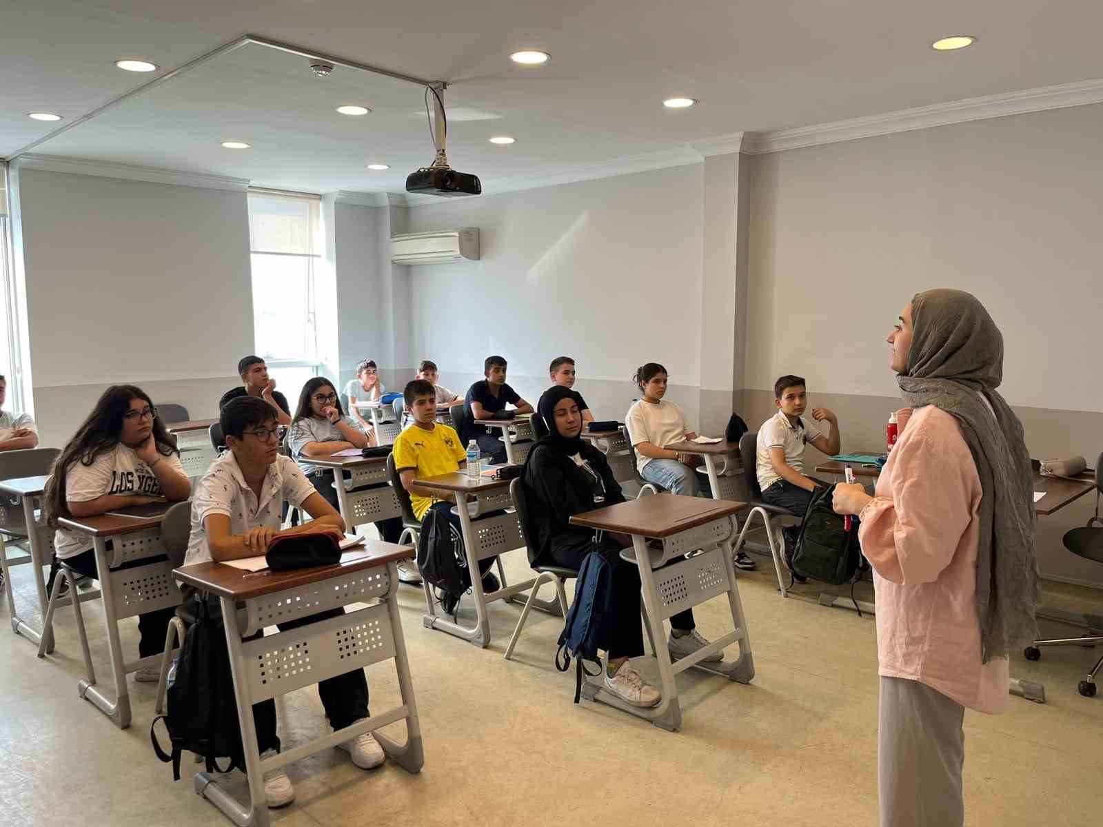 İBB’nin atıl halde bıraktığı merkezde bin 500 öğrenci ders başı yaptı