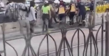 Beyoğlu’nda tramvayın yayaya çarptığı anlar kamerada