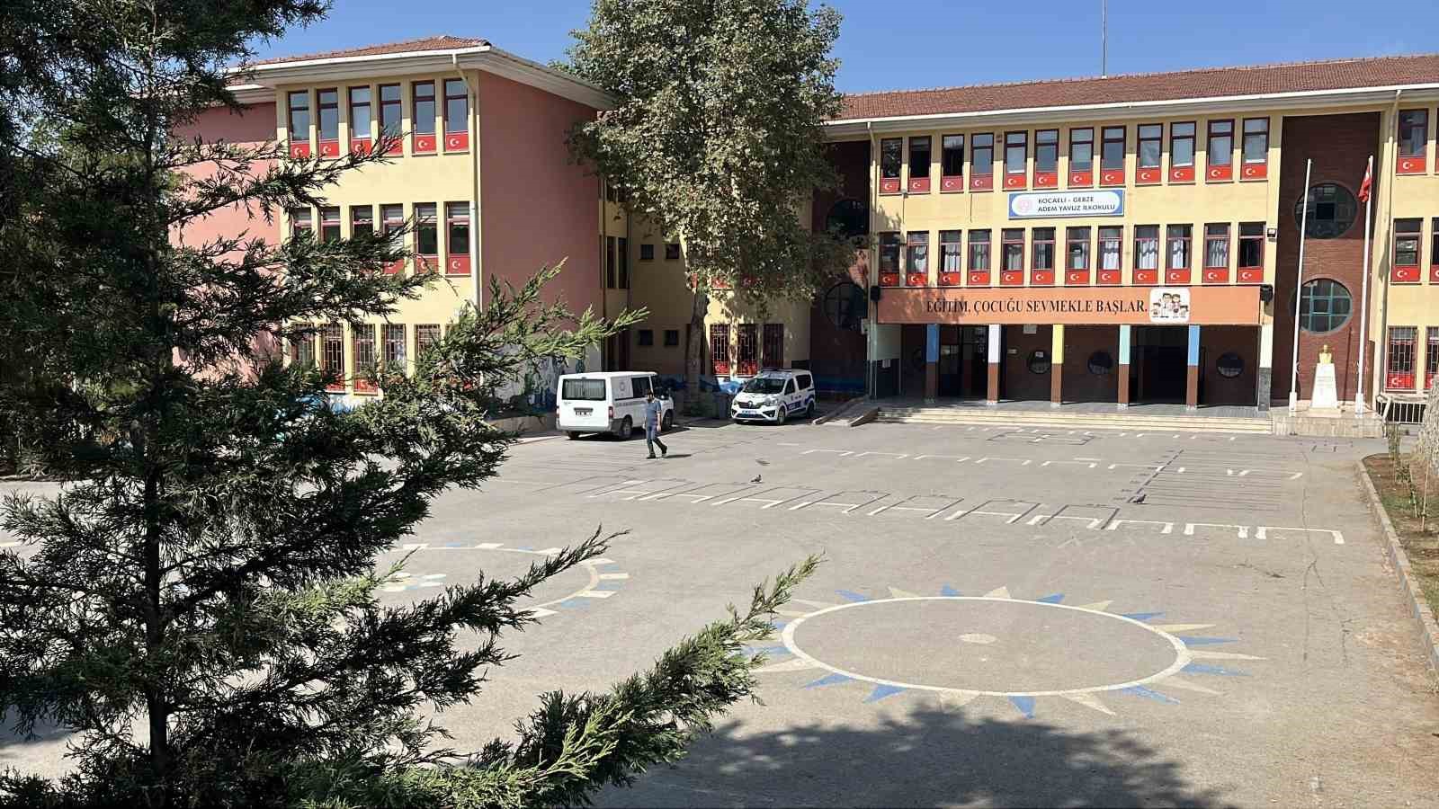 Kantinden ekler yiyen 5 öğrenci zehirlenme şüphesiyle hastaneye kaldırıldı