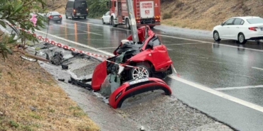 Eyüpsultan’da sağanak yağış nedeniyle kayan yolda direğe çarptı, hayatını kaybetti