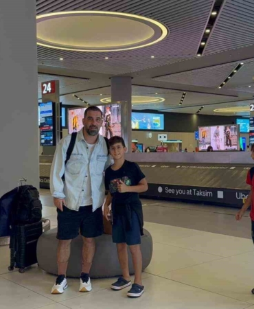 Arda Turan, milli takım arasında Türkiye’ye geldi