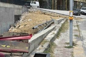 Başakşehir’de araç dükkanlara daldı: Ezilmekten bir adımla kurtuldu