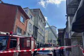 Fatih’te 5 katlı binada korkutan yangın