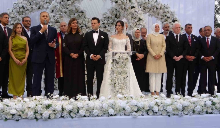 Zorluoğlu ve Gökmen ailelerin mutlu günü: Diyarbakır Valisi’nin oğlu dünyaevine girdi