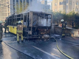 Ümraniye’de İETT otobüsü alev alev yandı