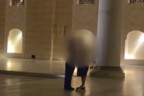 Camide uygunsuz hareketlerde bulunan 2 turist için 1 yıla kadar hapis istemi