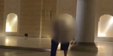 Camide uygunsuz hareketlerde bulunan 2 turist için 1 yıla kadar hapis istemi