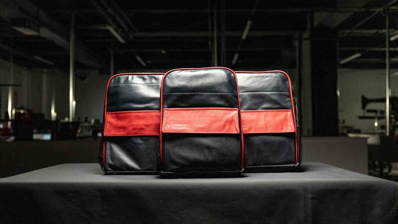 Türk Hava Yolları uçak koltuklarını okul çantalarına dönüştürdü