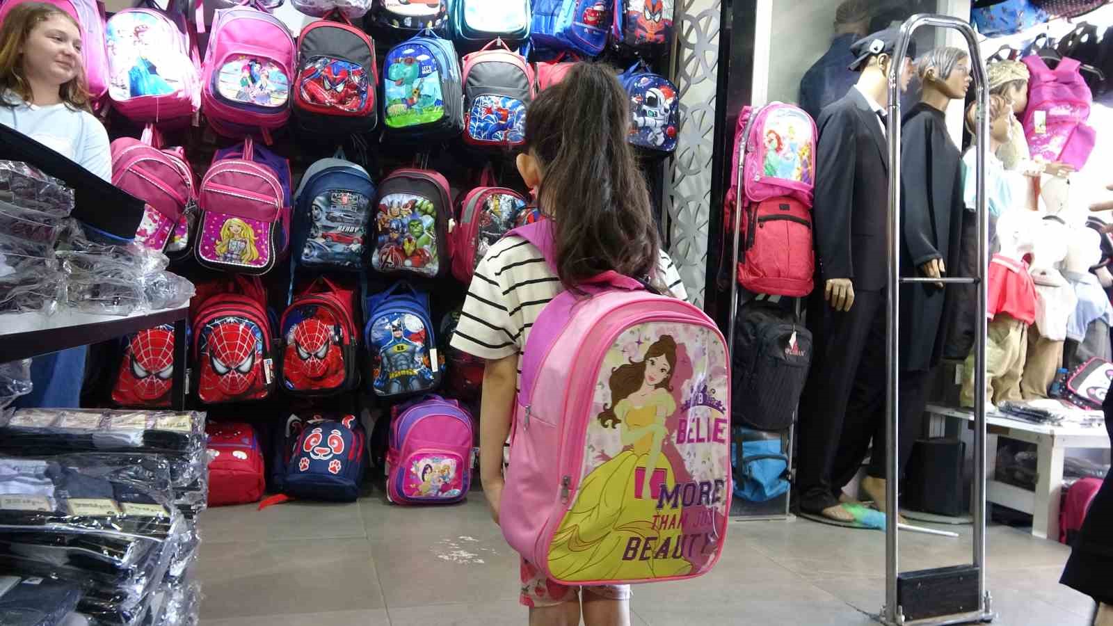 Okul alışverişinde yoğunluk başladı