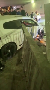 Esenyurt’ta direksiyon hakimiyetini kaybeden sürücü karşı istikamete uçtu: O anlar kamerada