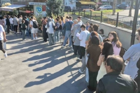 Tekirdağ’da üniversiteliler kart kuyruğunda saatlerce bekledi