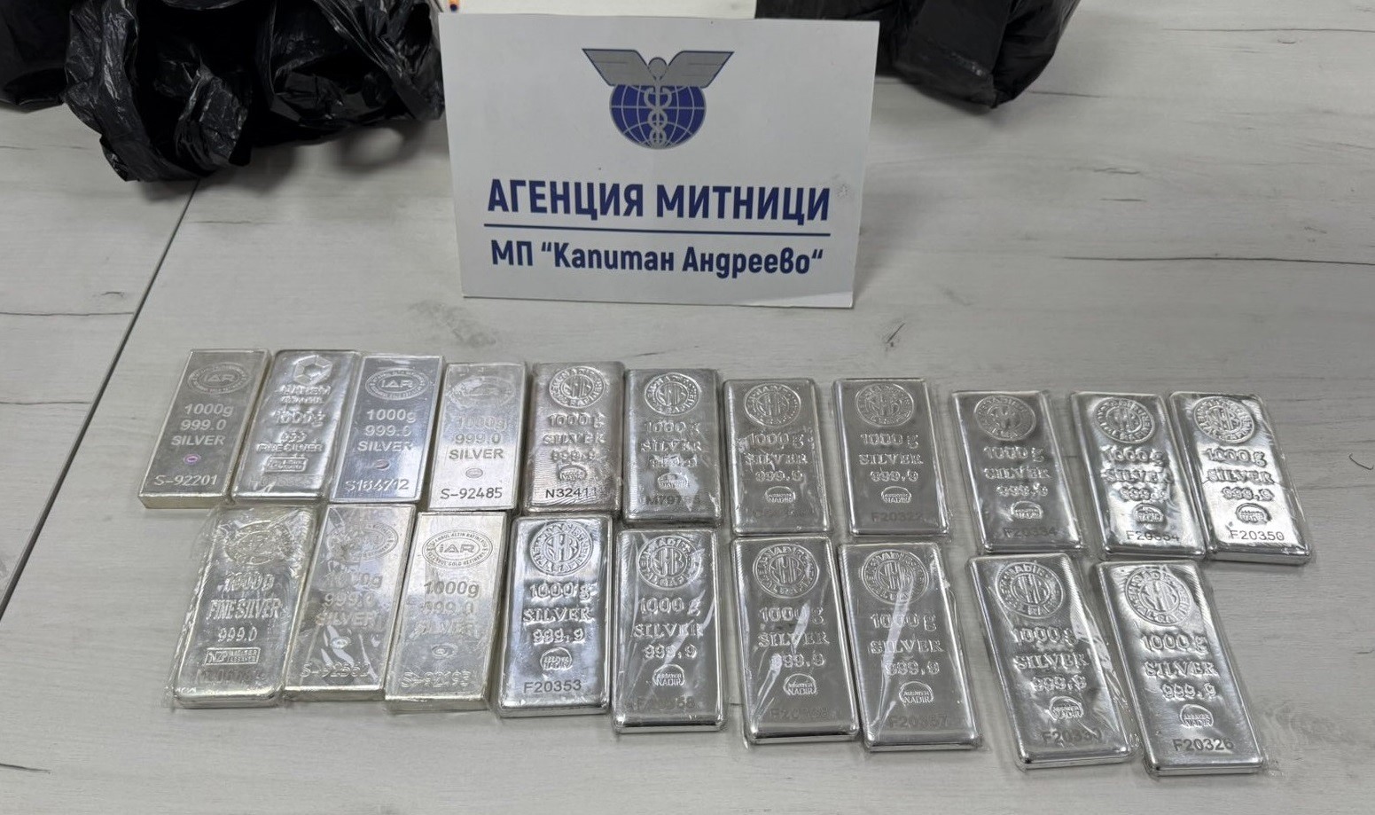 20 kilo Külçe gümüş komşuya kaldı