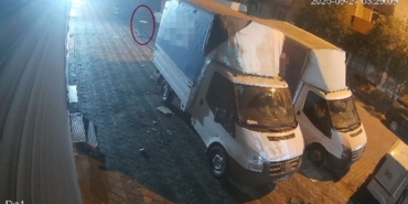 Sultangazi’de kardeşine para vermeyen abinin arabası kül oldu