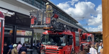 Kadıköy’de restoranda baca yangını paniğe neden oldu