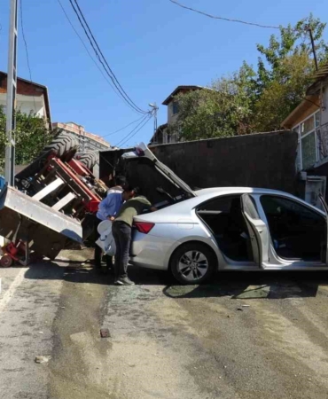 Pendik’te freni tutmayan çekici ortalığı savaş alanına çevirdi: 2 araca ve apartmana çarptı