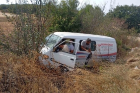 Pınarhisar’da panelvan araç şarampole uçtu: 2 yaralı