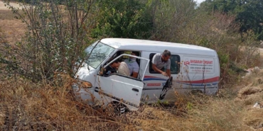 Pınarhisar’da panelvan araç şarampole uçtu: 2 yaralı