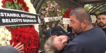 Arabesk müziğin usta ismi Güllü’nün kızı cenaze töreninde fenalık geçirdi