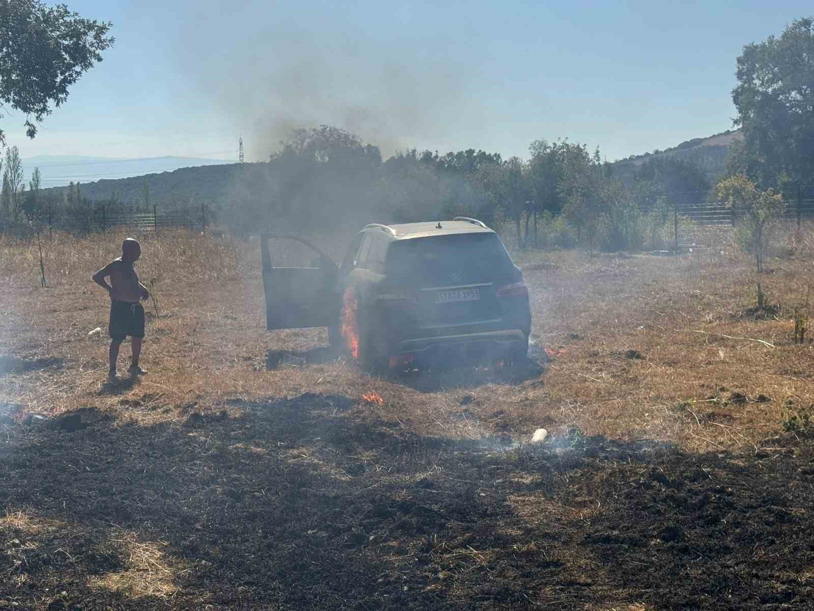 Erdek’te anız yangını çevreye sıçradı: Ağaçlar ve otomobil zarar gördü