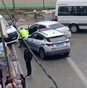 Esenyurt’ta muayenesi olmayan sürücü polisten kaçtı, servis aracında vurarak durdu