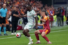 Trendyol Süper Lig: Galatasaray: 2 - Konyaspor: 0 (İlk yarı)