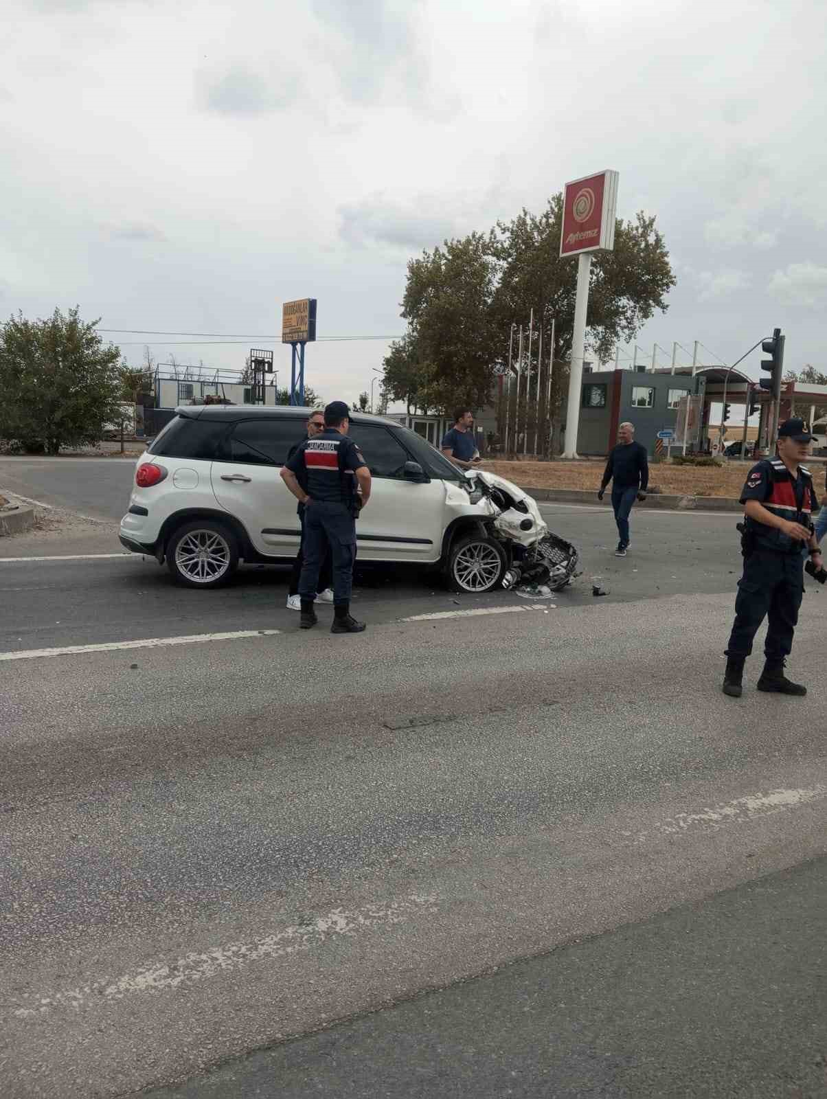 Lüleburgaz’da zincirleme kaza: 3 otomobil çarpıştı